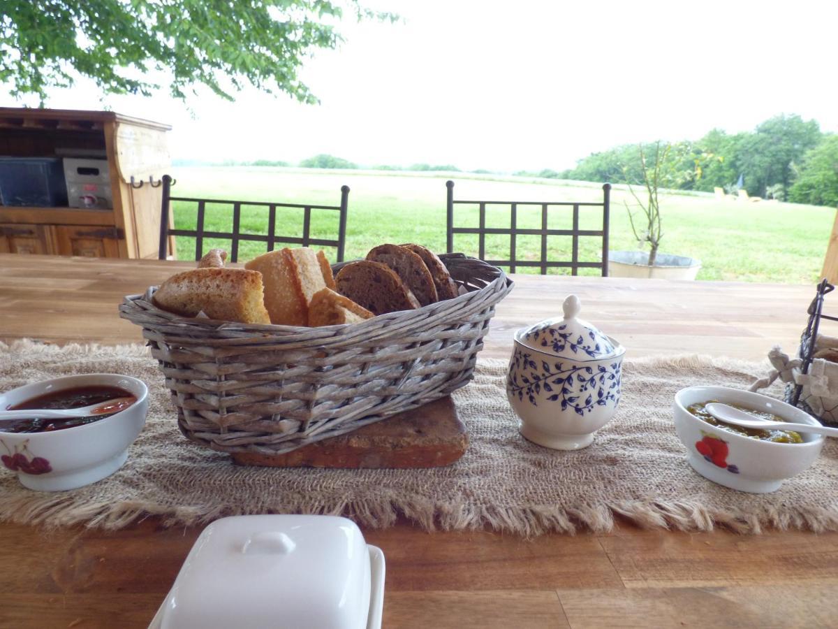 Bed and Breakfast Britavit Saint-Avit-Senieur Екстер'єр фото